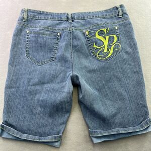 SouthPole Denim Embroidered Bermuda Shorts Sz 18 Womens VTG Y2K Mid Rise